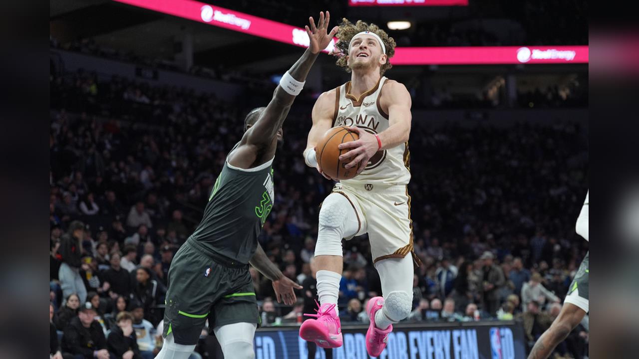 怎麼了？勇士後衛沒被壓迫運球連掉2次　全網問號：你累了嗎？