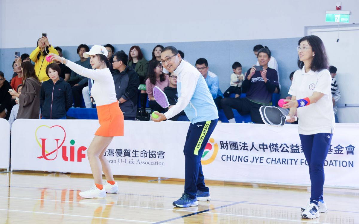 星動盃匹克球公益賽開球　名人攜手助花...