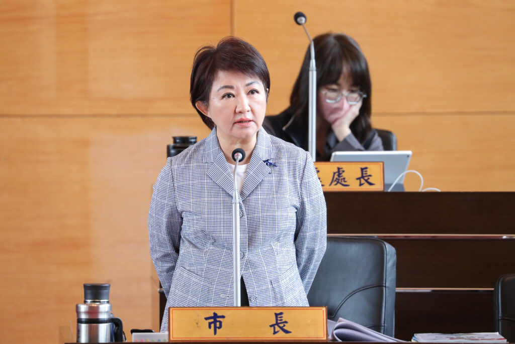 二位網紅入校擅違規直播 中市府依違反...