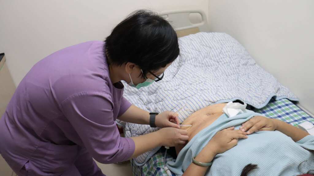 影／利用晚上睡覺時洗腎　年輕洗腎女選...