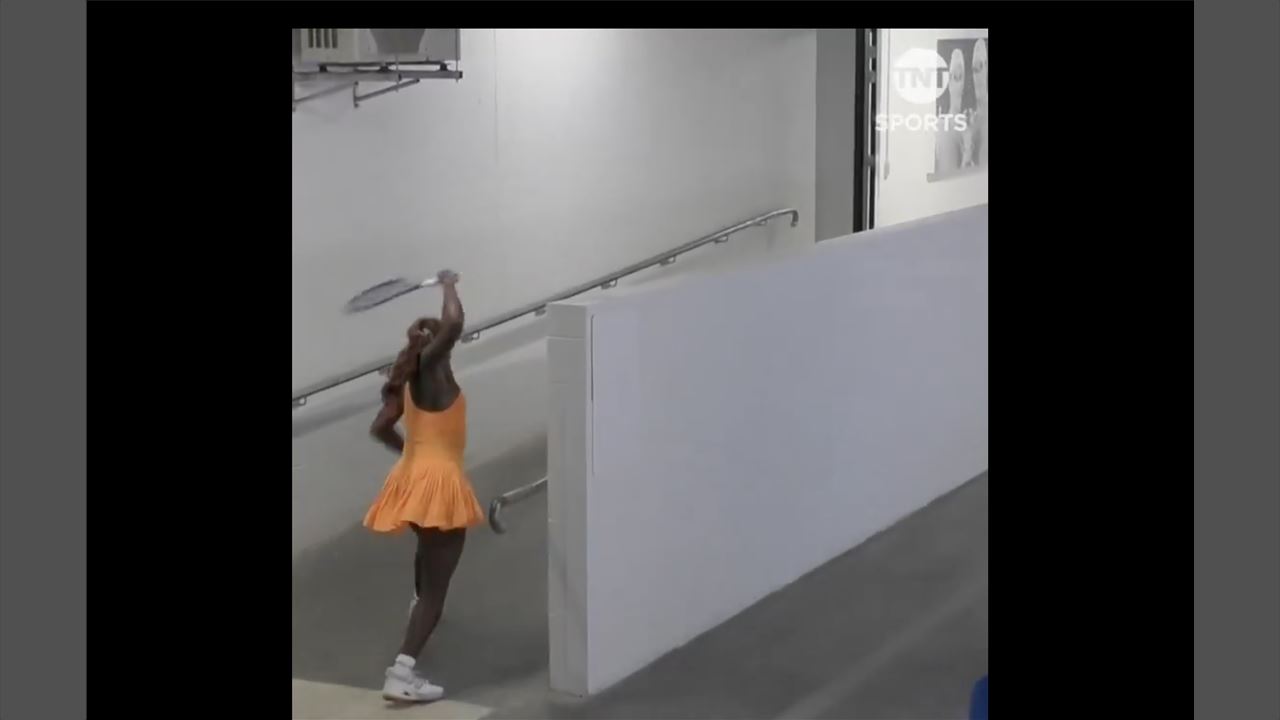 澳網／後台怒砸拍不知全被錄　美國女將葛芙批：只有在更衣室才有隱私