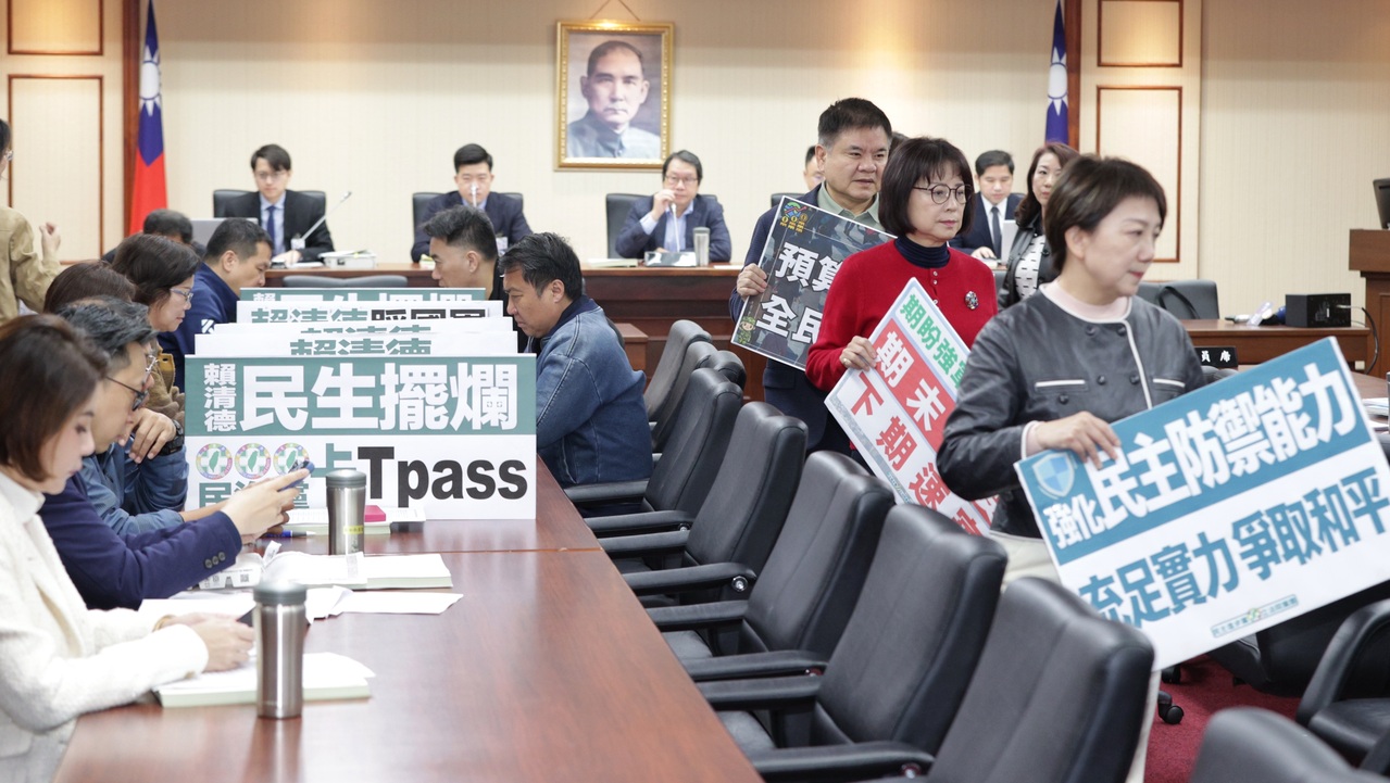 藍版軍購草案「能買的武器都有」