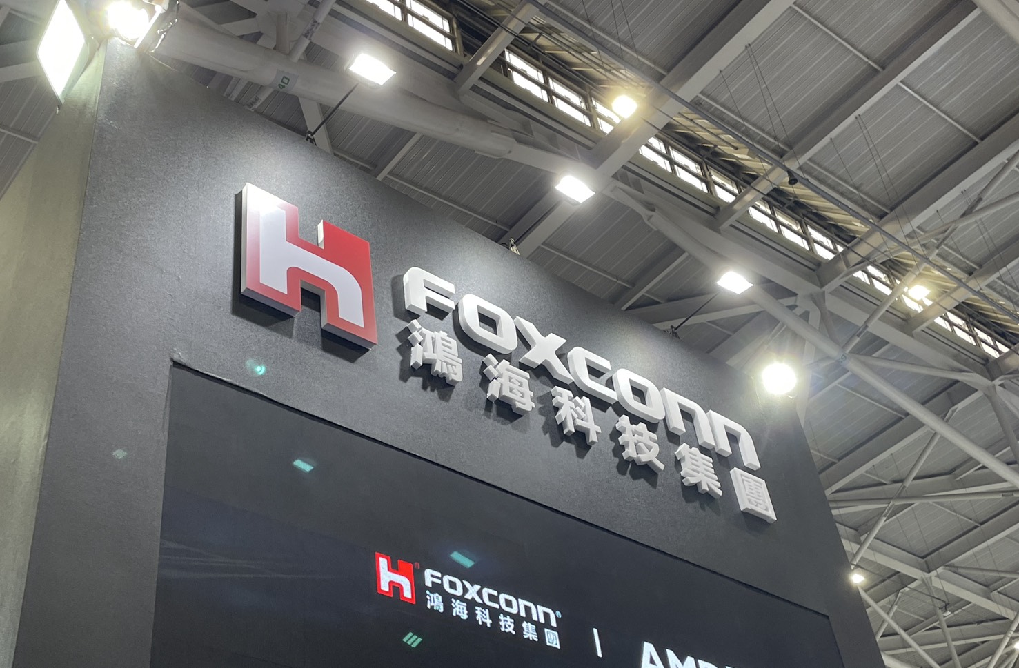 鴻海連線Alphabet！赴美與機器...