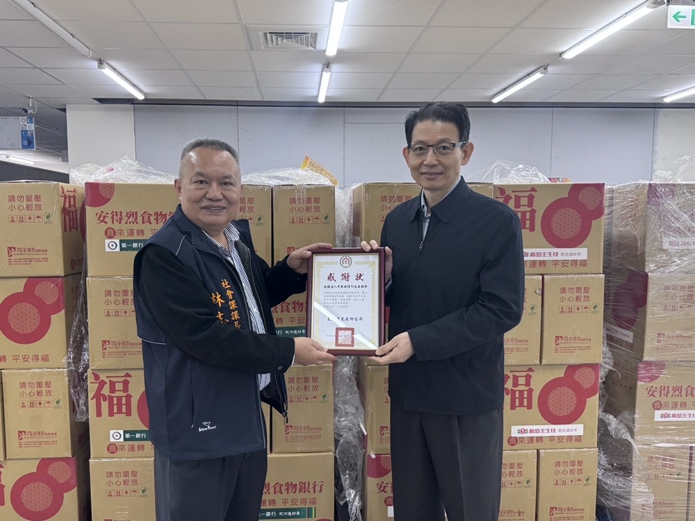 安得烈慈善協會送500箱年菜　陪伴光復受災家庭過好年