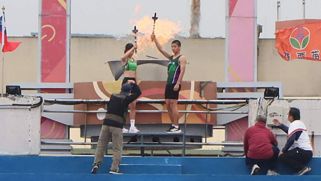 苗栗中小學聯運點燃聖火　1439名小將同場競技