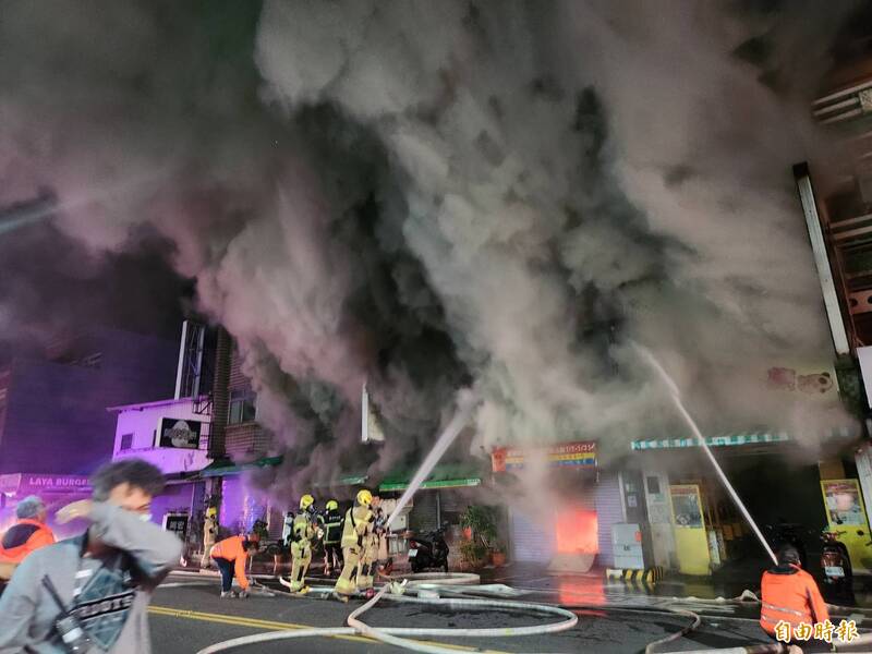 新營民治路暗夜火警連燒3戶 知名蛋餅...