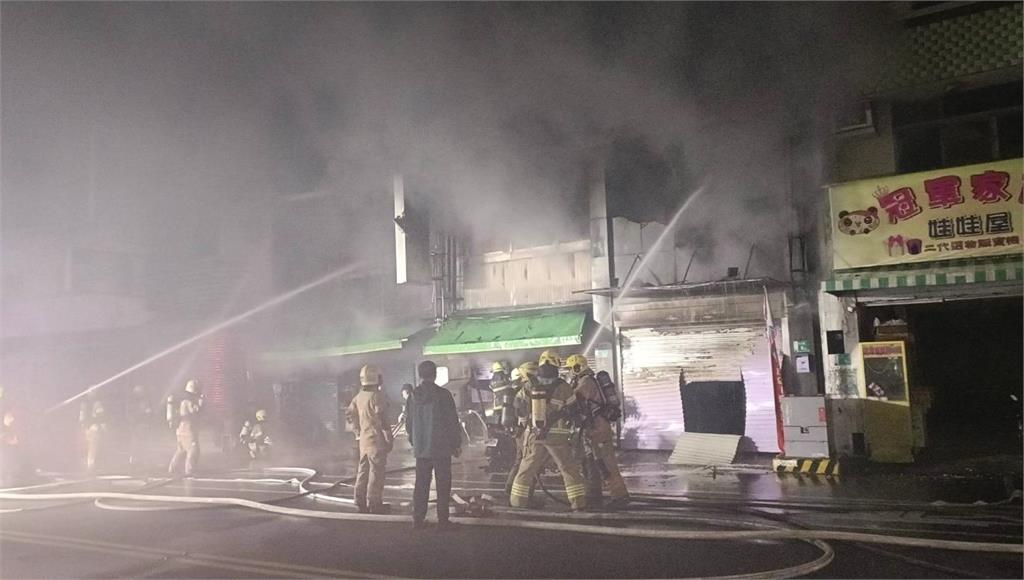 黑煙竄天！台南新營某髮廊大火 知名粉...