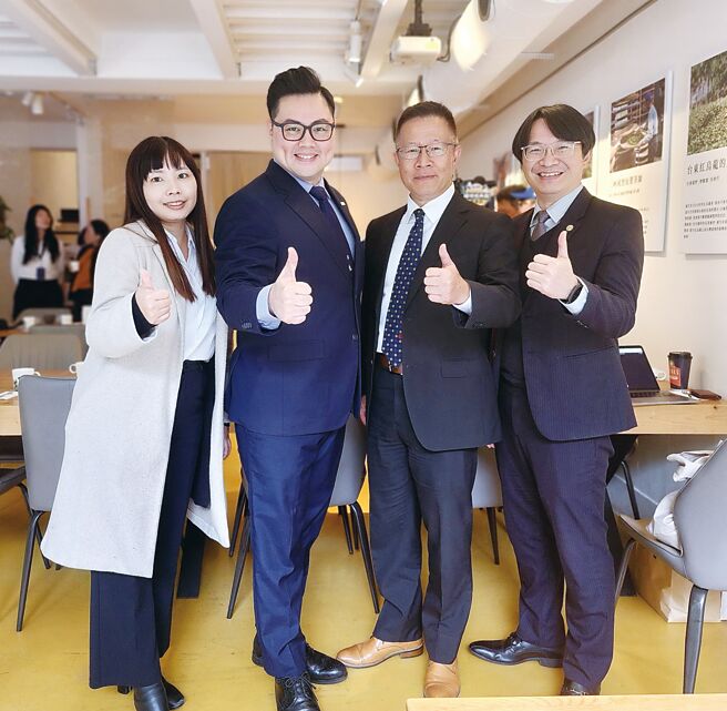 攻河輪旅遊 三旅行社聯手包船